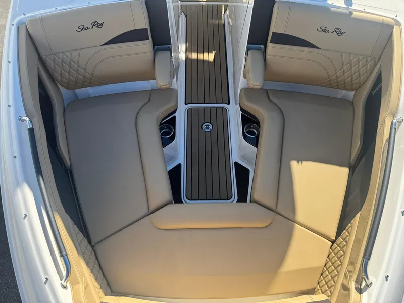 Slide: The Image of Sea Ray SLX 260 2024 - 20