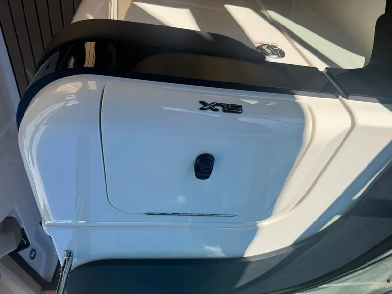 Slide: The Image of Sea Ray SLX 260 2024 - 27