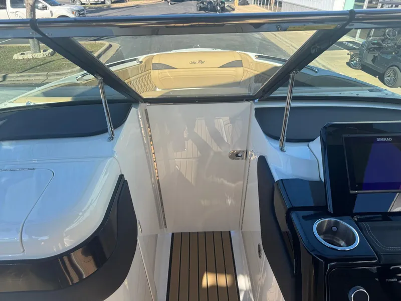 Slide: The Image of Sea Ray SLX 260 2024 - 30