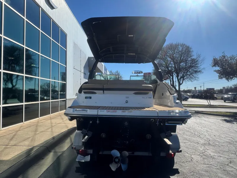 Slide: The Image of Sea Ray SLX 260 2024 - 6