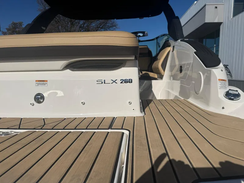 Slide: The Image of Sea Ray SLX 260 2024 - 8