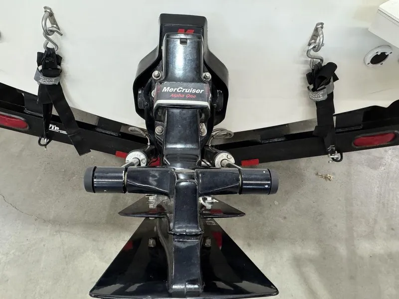 Slide: The Image of Bayliner 2252 Ciera Express 2000 with MerCruiser Alpha One outdrive. - 17