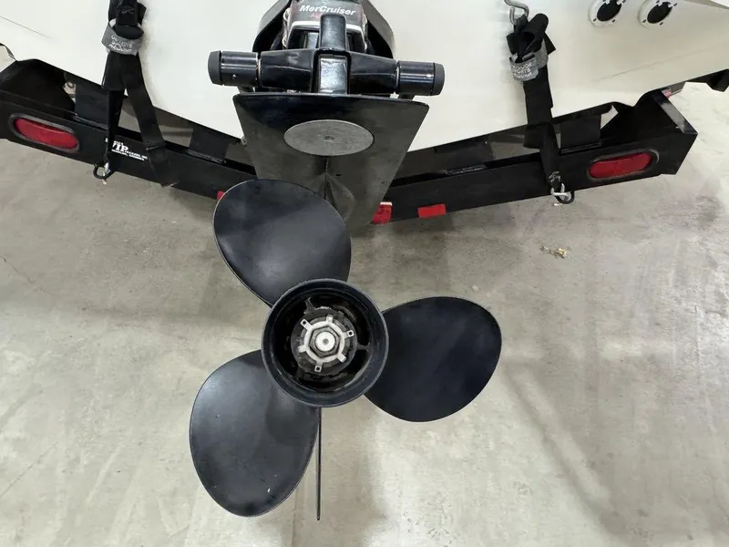 Slide: The Image of 2000 Bayliner 2252 Ciera Express boat propeller and trailer detail. - 18