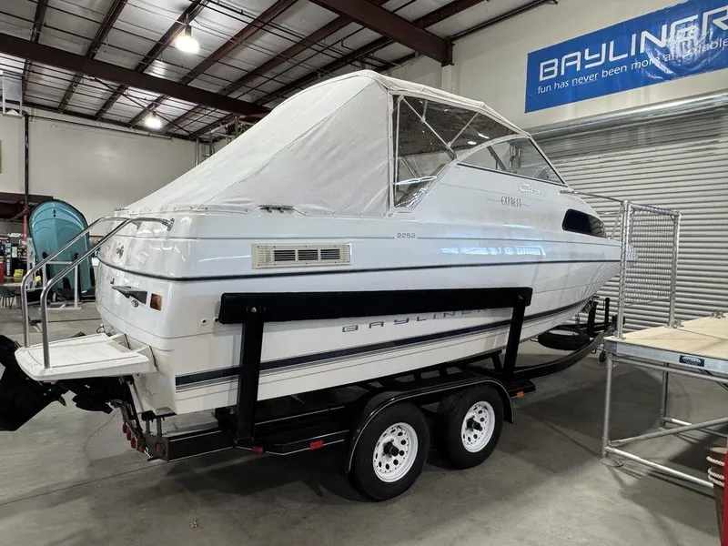 Slide: The Image of 2000 Bayliner 2252 Ciera Express boat on trailer in indoor storage. - 23
