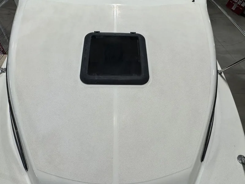 Slide: The Image of Bayliner 2252 Ciera Express 2000 boat deck with hatch. - 36