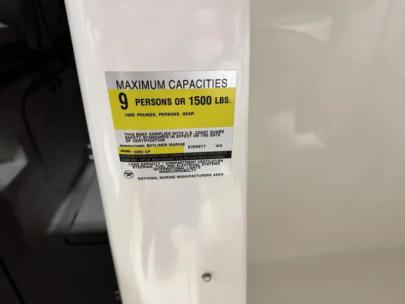 Slide: The Image of Capacity label on 2000 Bayliner 2252 Ciera Express: 9 persons or 1500 lbs. - 45