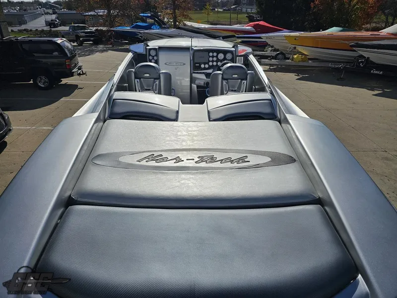 Slide: The Image of 2007 Nor-Tech 3900 Super-VEE boat with sleek design and spacious seating. - 35