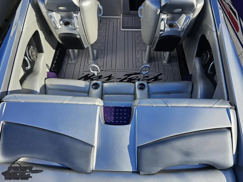 Slide: The Image of 2007 Nor-Tech 3900 Super-VEE interior with sleek seating and modern design. - 41