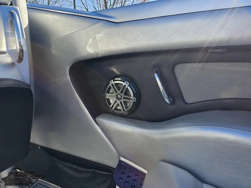 Slide: The Image of Interior of 2007 Nor-Tech 3900 Super-VEE with speaker and sleek design elements. - 47