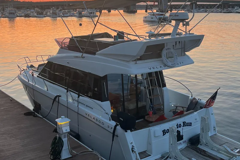 Slide: The Image of Jeanneau Velasco 37 2016 - 10