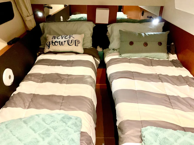 Slide: The Image of Jeanneau Velasco 37 2016 - 19