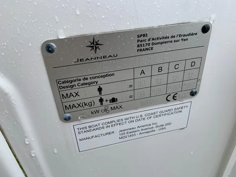 Slide: The Image of Jeanneau Velasco 37 2016 - 23