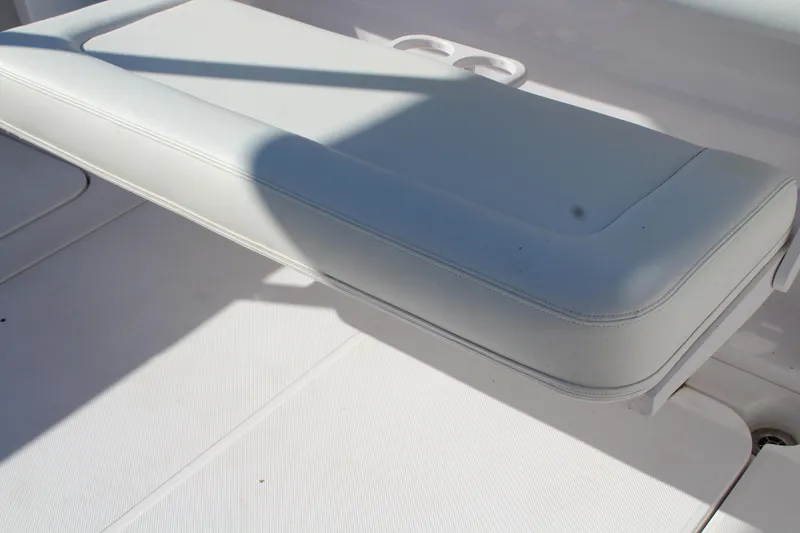 Slide: The Image of 2006 Pro-Line 32 Express boat seat with white upholstery. - 25