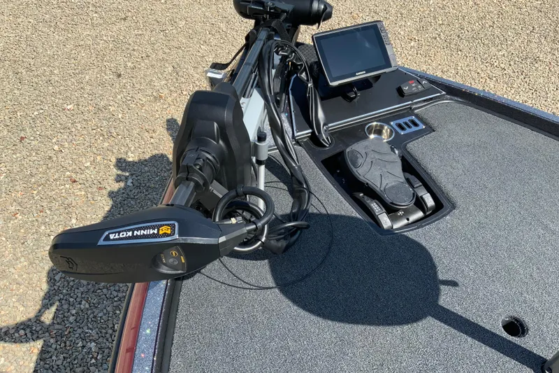 Slide: The Image of 2025 Ranger Z521R boat deck with Minn Kota trolling motor and Garmin display. - 9