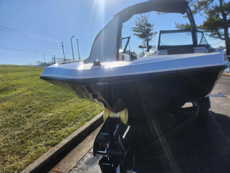 Slide: The Image of 2023 Yamaha AR190 boat on trailer under bright sunlight. - 6