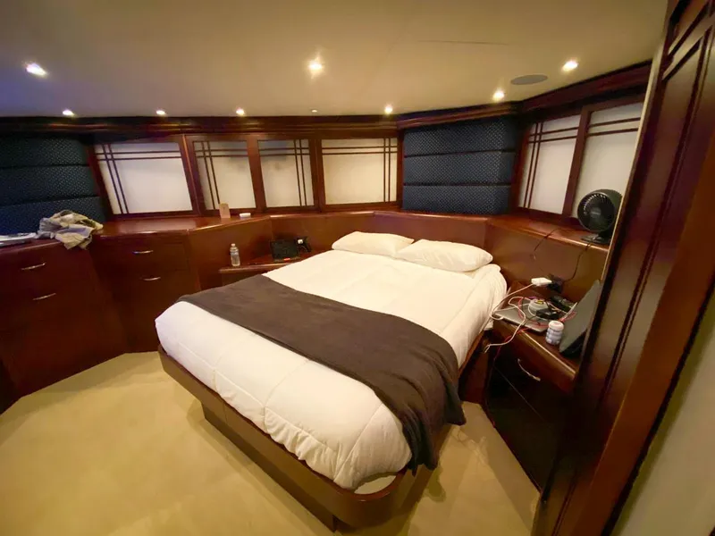 Slide: The Image of Hatteras 62 Cockpit Motor Yacht 1990 - 62