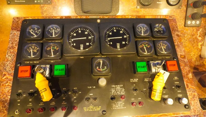 Slide: The Image of Hatteras 62 Cockpit Motor Yacht 1990 - 70