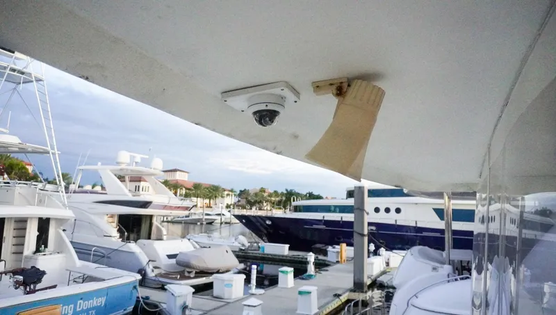 Slide: The Image of Hatteras 62 Cockpit Motor Yacht 1990 - 72