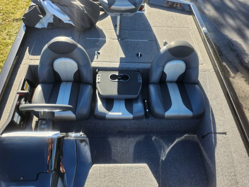 Slide: The Image of 2020 Vexus AVX1880 boat interior with dual seats and center console. - 20