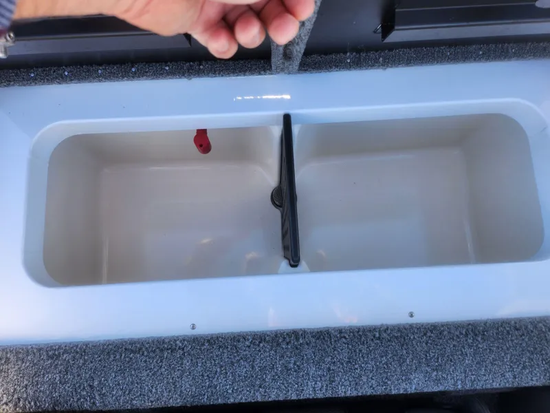 Slide: The Image of 2020 Vexus AVX1880 livewell interior with divider and hand adjusting latch. - 21