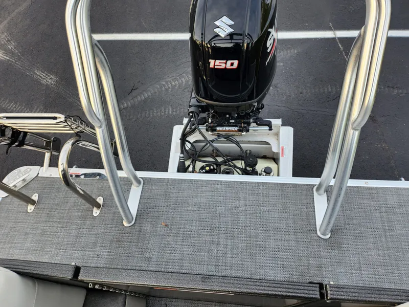 Slide: The Image of 2020 Crest Classic DLX 220 SLC boat with Suzuki 150 outboard motor. - 16