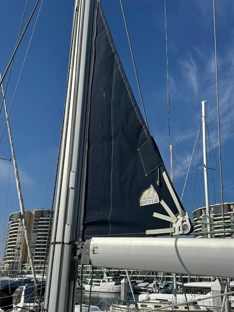 Slide: The Image of 2004 Beneteau Oceanis Clipper 473 sailboat mast and sail against blue sky. - 15