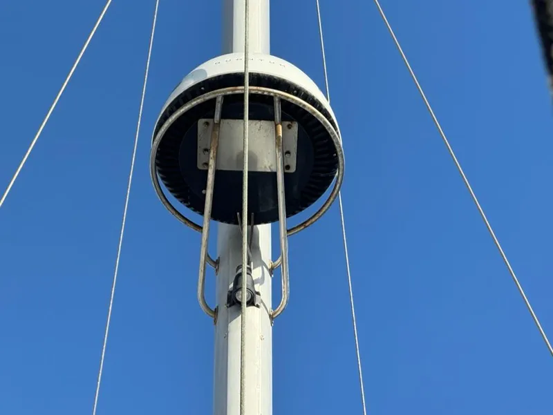 Slide: The Image of Mast detail of 2004 Beneteau Oceanis Clipper 473 sailboat against clear blue sky. - 16