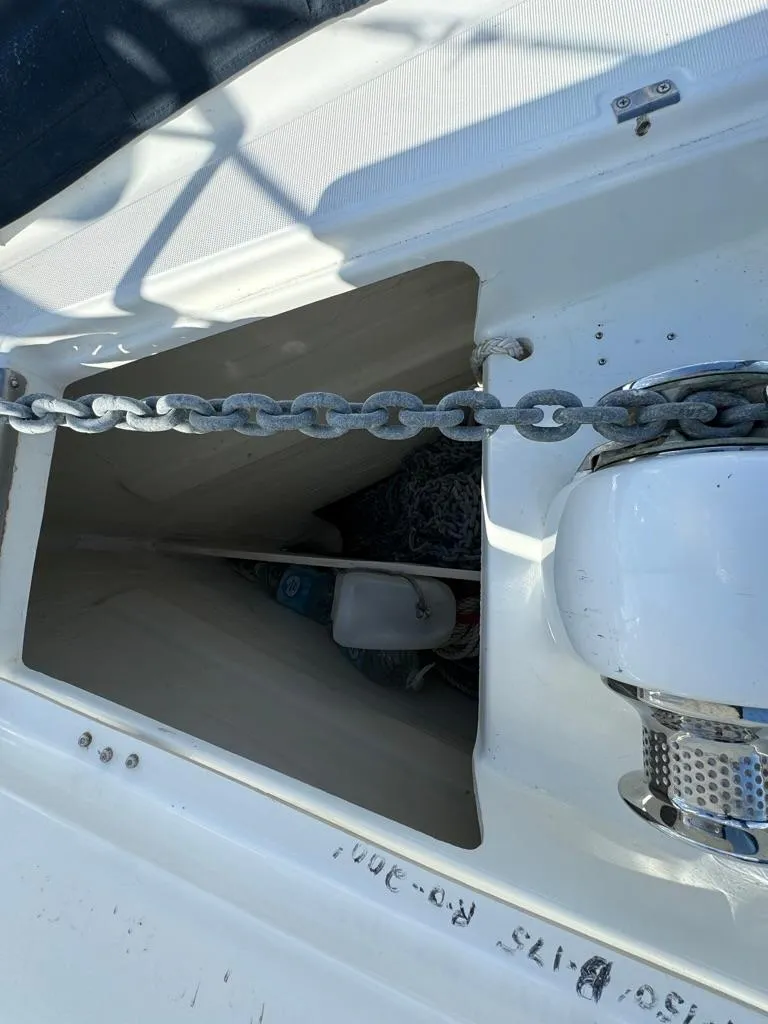 Slide: The Image of Anchor chain compartment on 2004 Beneteau Oceanis Clipper 473 sailboat. - 34