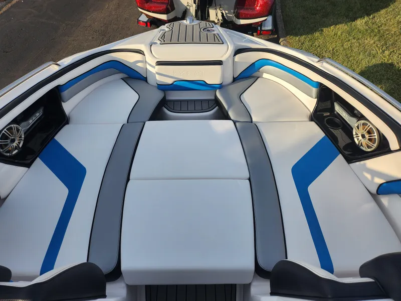 Slide: The Image of 2016 Yamaha Boats 242X E-Series interior with blue and gray seating. - 14