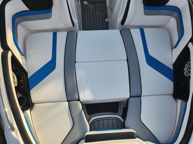 Slide: The Image of 2016 Yamaha Boats 242X E-Series interior with blue and gray seating. - 16