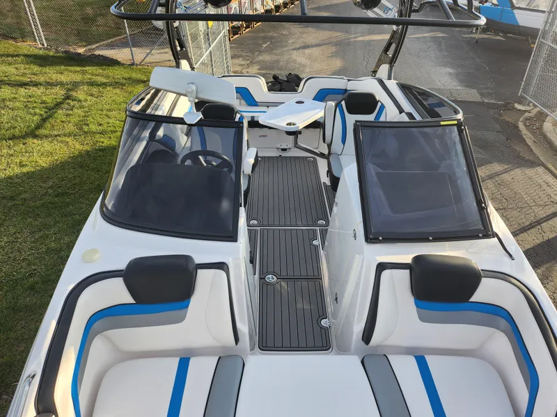 Slide: The Image of 2016 Yamaha Boats 242X E-Series interior with sleek seating and modern design. - 17