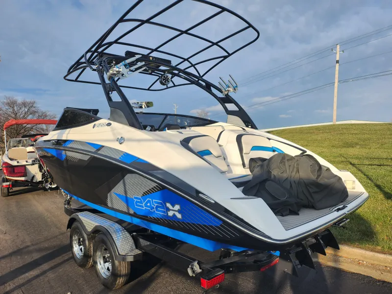 Slide: The Image of 2016 Yamaha Boats 242X E-Series on trailer, sleek design with blue accents. - 3