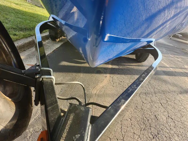 Slide: The Image of Close-up of a 2016 Yamaha Boats 242X E-Series on a trailer. - 7