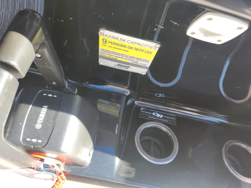 Slide: The Image of Yamaha 212SS boat interior, 2008 model, showing capacity label and cup holders. - 15