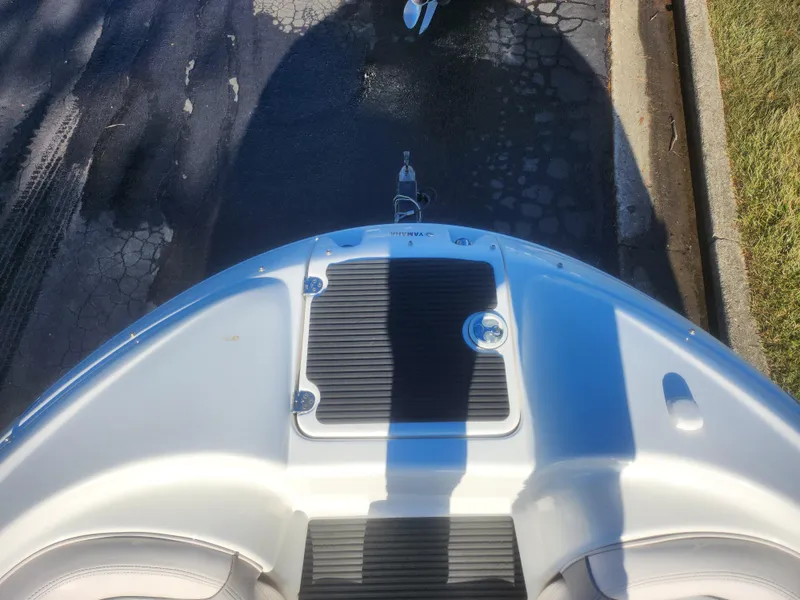 Slide: The Image of 2008 Yamaha Boats 212SS bow view on trailer, showing deck details. - 20
