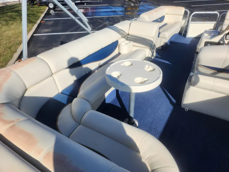 Slide: The Image of 2005 Odyssey 522C boat interior with beige seating and round table. - 17