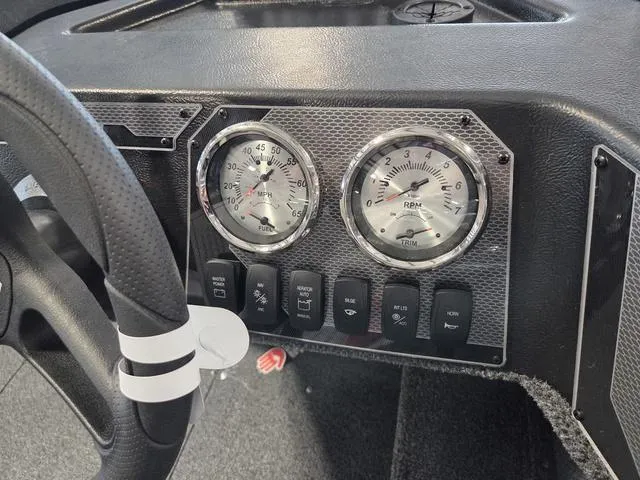 Slide: The Image of Lund 1650 Rebel XL SS 2025 - 12