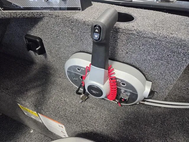 Slide: The Image of Lund 1650 Rebel XL SS 2025 - 13