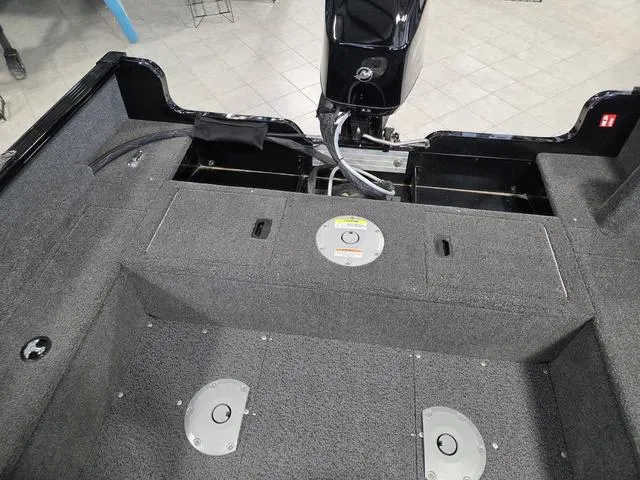 Slide: The Image of Lund 1650 Rebel XL SS 2025 - 4