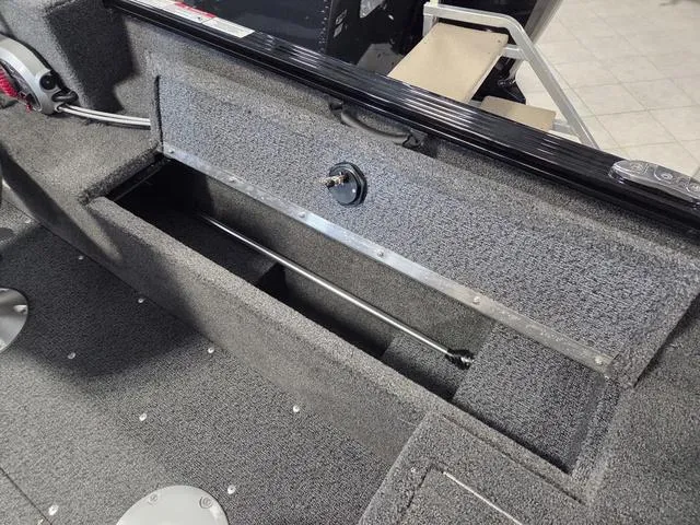 Slide: The Image of Lund 1650 Rebel XL SS 2025 - 7