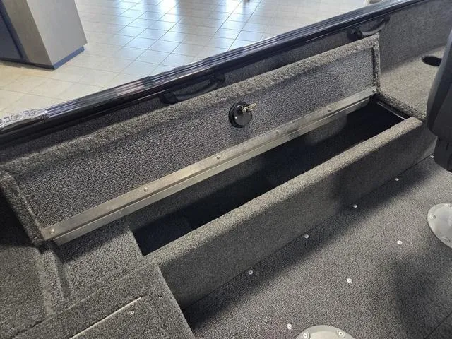 Slide: The Image of Lund 1650 Rebel XL SS 2025 - 8