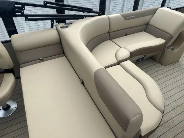 Slide: The Image of Veranda Fish F4 VF20F4 2025 - 14