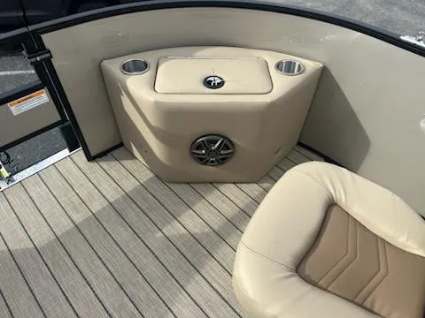 Slide: The Image of Veranda Fish F4 VF20F4 2025 - 18