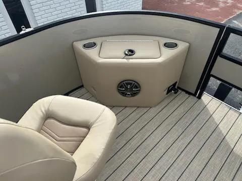 Slide: The Image of Veranda Fish F4 VF20F4 2025 - 19