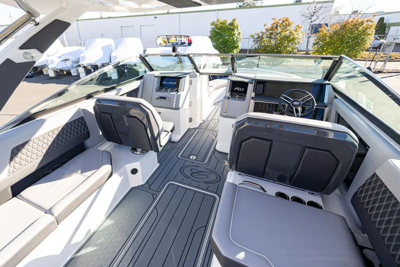 Slide: The Image of Cobalt R33 Surf 2025 - 10