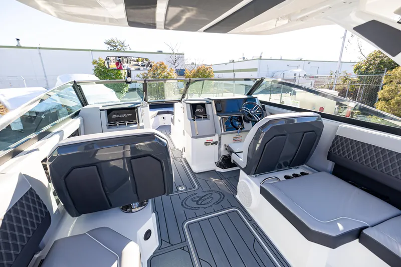 Slide: The Image of Cobalt R33 Surf 2025 - 11