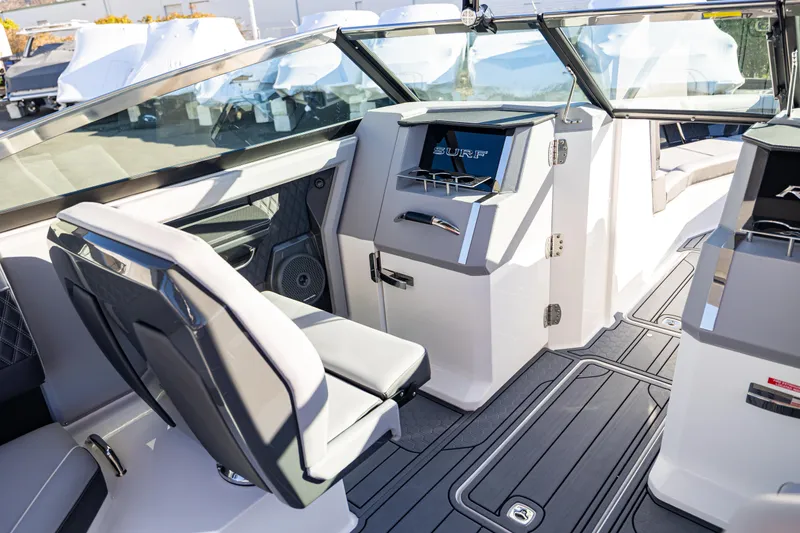 Slide: The Image of Cobalt R33 Surf 2025 - 13