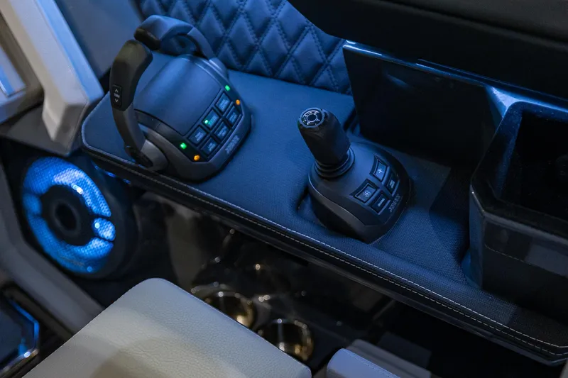 Slide: The Image of Cobalt R33 Surf 2025 - 21