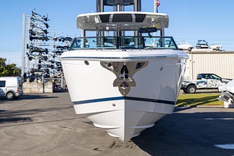 Slide: The Image of Cobalt R33 Surf 2025 - 5