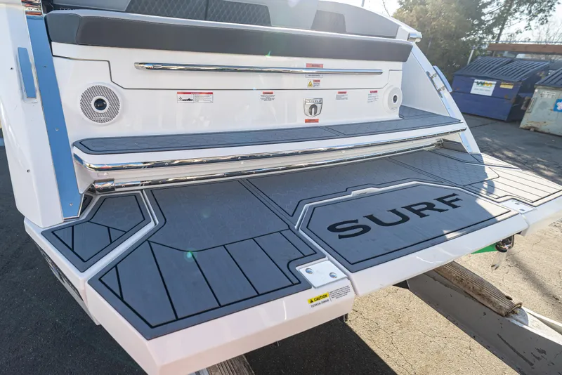 Slide: The Image of Cobalt R33 Surf 2025 - 7